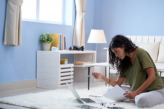Living in a Hostel vs. Staying at Home: Which is Better for Students?