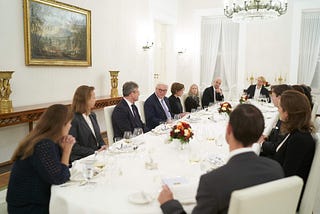 Bundespräsident Frank-Walter Steinmeier und der Dialog Neues Geben
