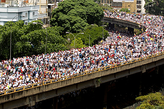 Ésta es la apuesta los venezolanos: “a las calles cuantas veces sea necesario… Maduro nos ha…