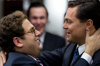 La película El Lobo de Wall Street es una película muy interesante para inversores novatos.