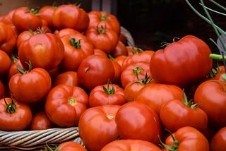 #DidYouKnow: Tomatoes and Peppers are related 🍅🌶!