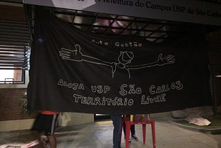 Defesa da moradia estudantil mobiliza o campus de São Carlos contra o autoritarismo de Zago/Edmundo.