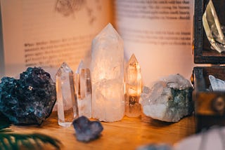 15 BEST WAYS TO USE HEALING CRYSTALS TO BENEFIT YOUR LIFE; THIS WILL HELP TO CHANGE YOUR LIFE;