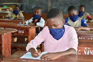Comment continuer à apprendre à l’école en période de coronavirus