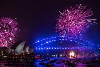 Las restricciones de la víspera de Año Nuevo de Sydney se endurecieron con cinco nuevos casos