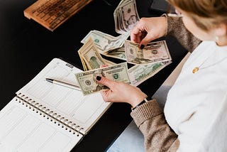 20 Daily Money Habits That Build Wealth on Autopilot