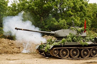 Русские танки могли бы стать символом добра. Достаточно было зайти в другую страну