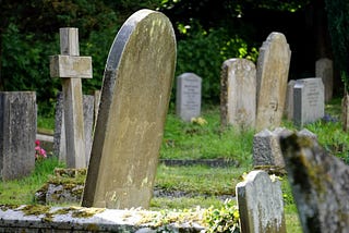 Schedule and send automatically a (free) email after you die ?