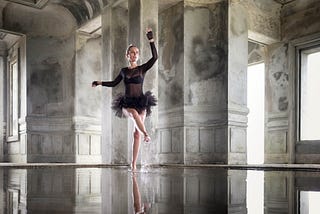 Woman poses as a ballerina for the professional portrait photographer Damien Lovegrove, client of RYDE.