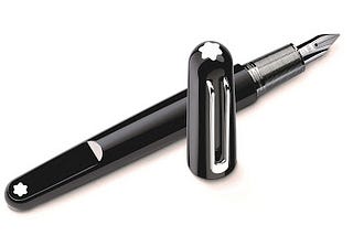 The Montblanc M in with fountain tip