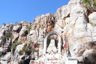 Las niñas de piedra: la tradición espiritual del territorio