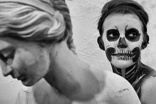 BEHIND YOU. © LUVELLI