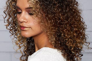 Curly medium hairstyles for women 2019–2020