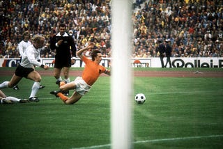 Mundial 1974, 41 toques entre 8 jugadores