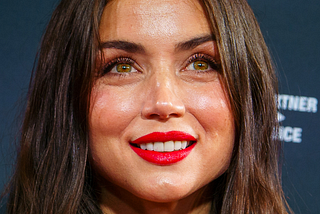 10 Hottest Women in the World (According to the Internet)