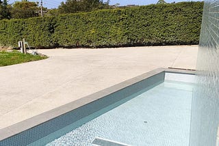 Choosing the Perfect Swimming Pool for Your Backyard Bliss