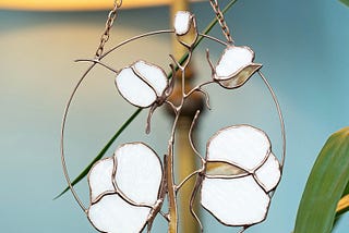 Cotton Dreams: Captivating Stained Glass Suncatcher