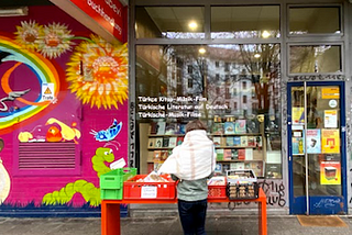 Benchmark Analysis, Usability Testing & Prototyping: Regenbogen Buchhandlung Case Study