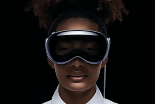 Apple Vision Pro indossato da una donna
