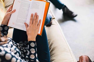 8 Essential Books Every Business Student Should Have on Their Summer Reading List