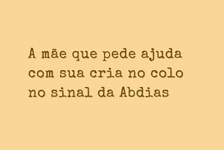 Tem uma mãe — pelo menos suponho que seja, afinal a responsável pela criança sempre é a mãe.