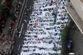 《联合报》严禁聚众上街集会的大陆「默许」回教徒占据上海街头