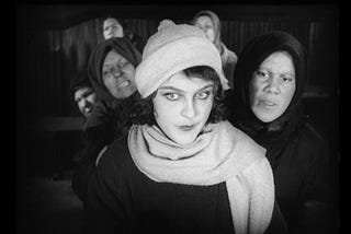 The Girl with the Hat Box (1927): A modern world out the window