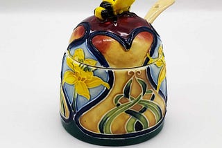 honey pot with bee and spoon by tuptonware.com