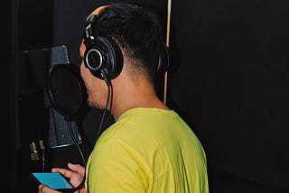 Tips Memilih Voice Over Talent Untuk Produk Audiovisual