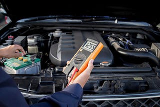 How Does a Towing Service Work as a Life-saver During the Need for Car Battery Replacement?