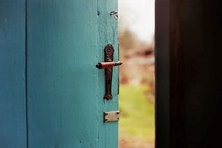Aqua door ajar