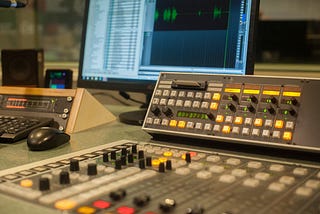 Skills and qualifications required to be a Radio Jockey