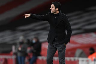 Mikel Arteta giving instructions