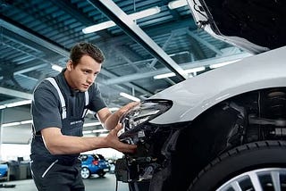 What factors should you consider when choosing an auto body repair shop?