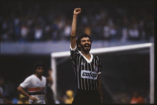 Resenha: Dez anos sem Sócrates