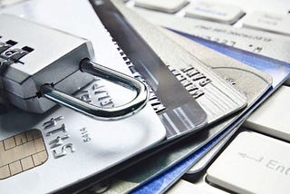 Detectando fraudes em cartões de crédito.