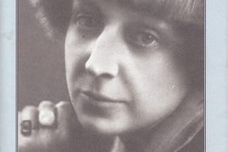 The cover of Viktoria Schwarz’s biografy of Marina Cvetaeva