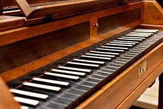 How do we play early music on a late piano?