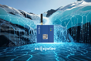 Ein blauer IoT-Datenlogger vom Typ SMARTbox von PSsystec steht im Vordergrund eines Gletschers, aus dem klares Schmelzwasser in einen Fluss strömt. Feine digitale Linien symbolisieren die Überwachung und Vernetzung des Wassers über Sensorik. Das Bild visualisiert die Verbindung von Natur und Technologie zum Weltwassertag 2025.
