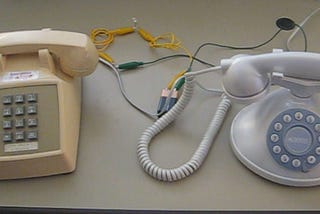 Can you link two phones together without the other party knowing?