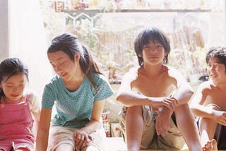 ibu pergi dan yuki mati di rusun sepi. (dari sudut pandang akira. nobody knows, 2004).