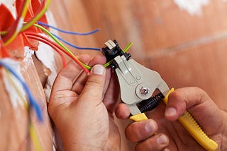 How Can I Obtain an Apprenticeship with An Electrician?