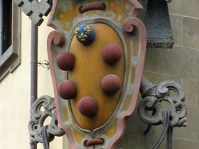 Medici family emblem on a building in Florence