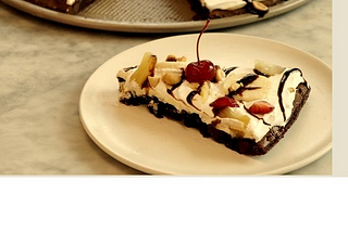 Desserts — Banana Split-Brownie “Pizza”