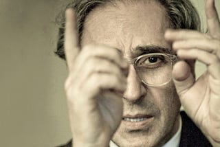 Franco Battiato non si acchiappa. La leggenda del gesuita euclideo