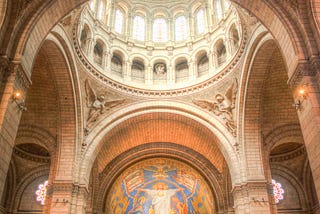 An interior view of a quincunx design, with the central dome and four smaller domes in the corners, plus a semidome over the apse. Credit to Skitterphoto on Pexels.