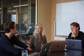 Dagmar van Ravenswaay Claasen in a equity management strategy session with founders of WE.VESTR