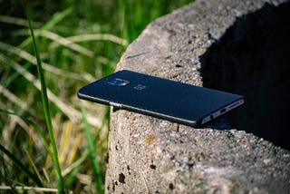 OnePlus 3T on the edge of a well.