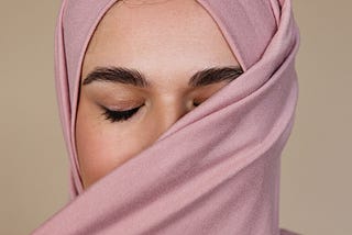 Cover Your Head Like a Muslim Woman with Casual Outfit