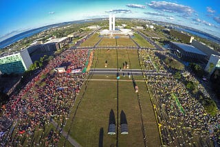 Uma abordagem cristã à polarização política atual nas igrejas